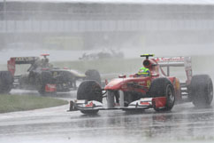 Felipe hält im Regenrennen durch