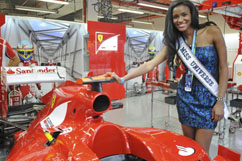 Miss Universum zu Besuch in der Ferrari Box