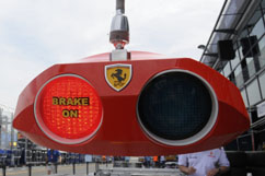Stopp-Zeichen in der Ferrari-Box